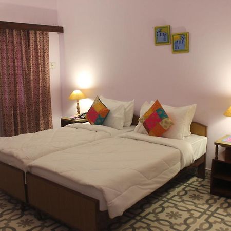 Sankhu Niwas Hotel Биканер Екстериор снимка