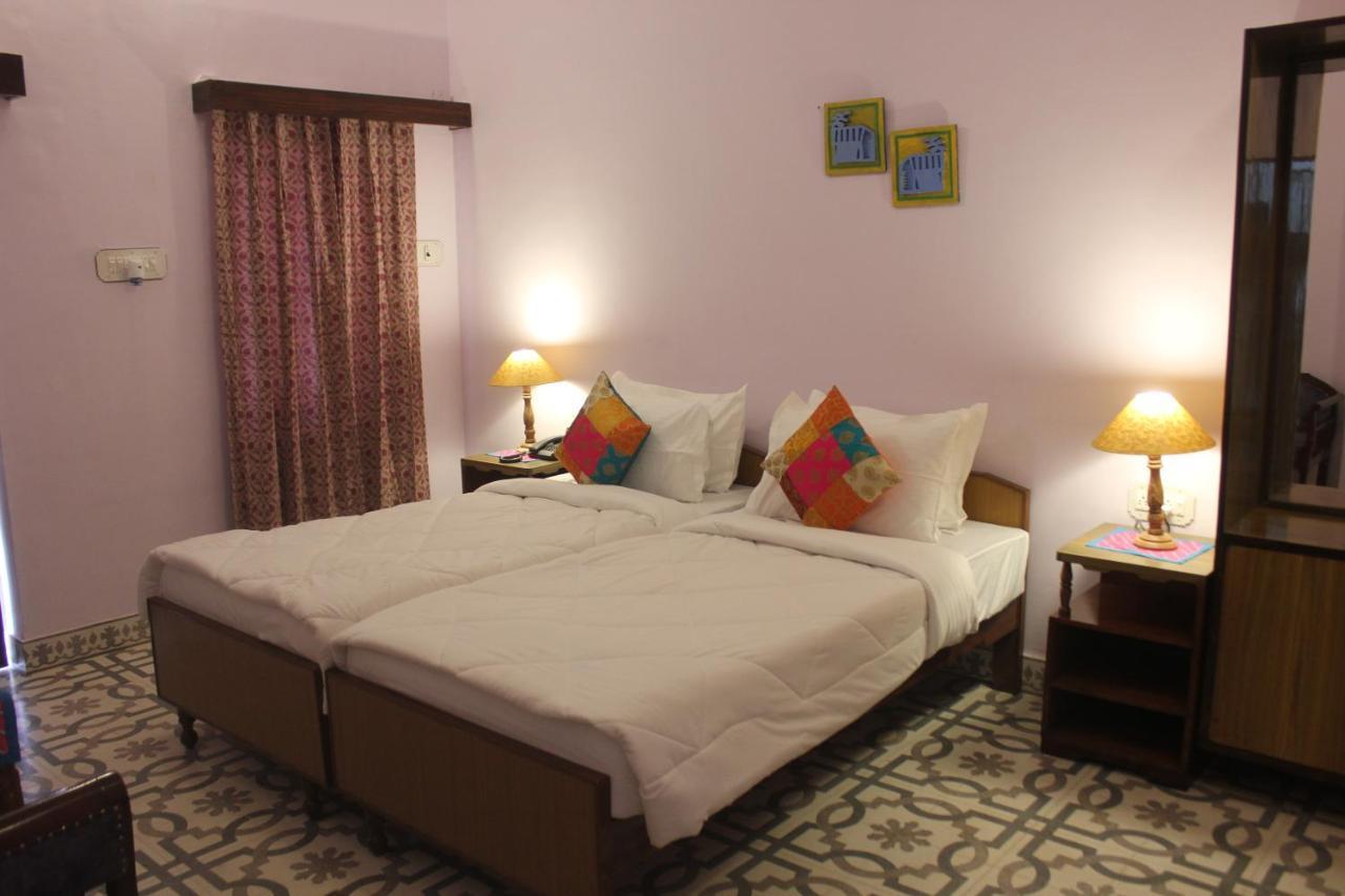 Sankhu Niwas Hotel Биканер Екстериор снимка