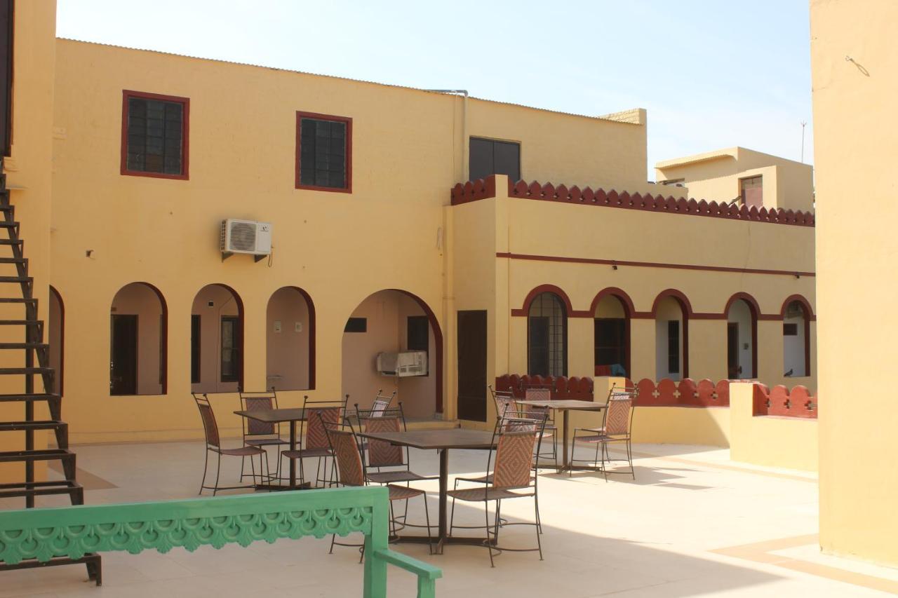 Sankhu Niwas Hotel Биканер Екстериор снимка